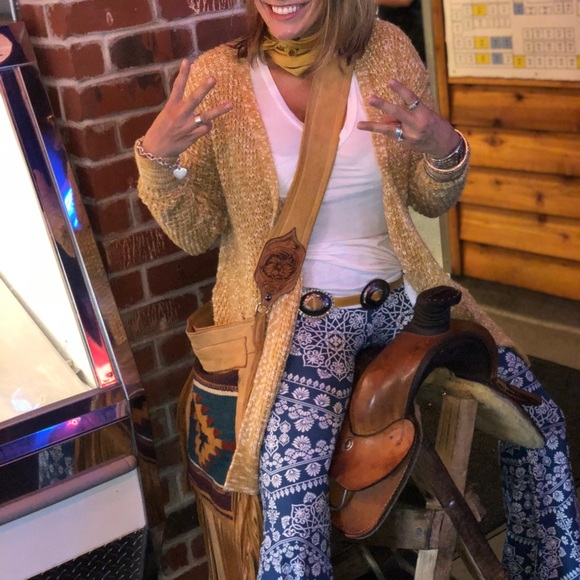 Yellow sweater - Picture 5 of 6